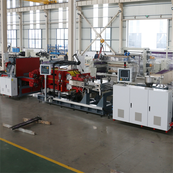 Maximalizace efektivity s nejmodernější technologií extruze plastů