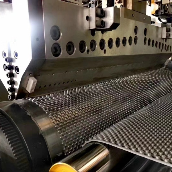 Běžné materiály používané při extruzi