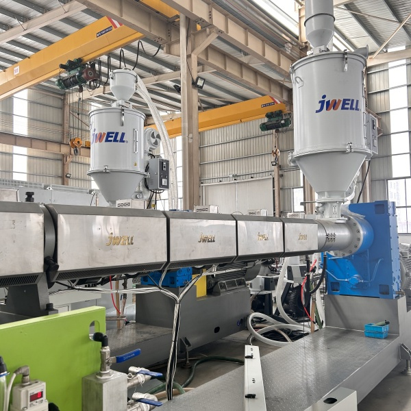 Dosáhněte jednotné velikosti částic s naší technologií extruderu
