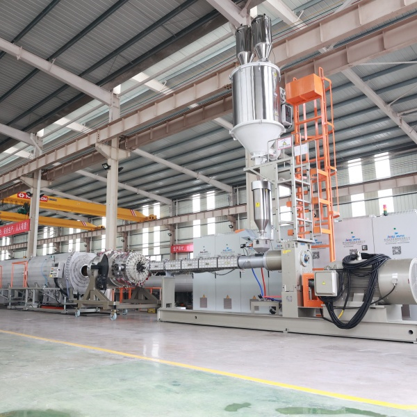 Nenechte si ujít příležitost koupit spolehlivý stroj na extruzi HDPE trubek se slevou