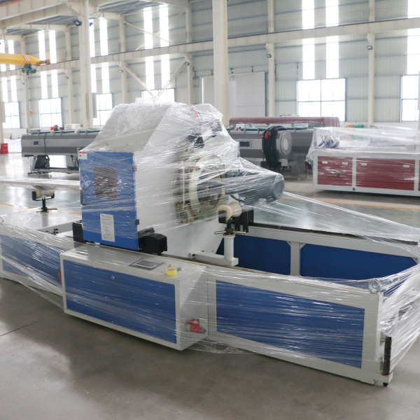 Běžné aplikace extruze plastů v různých průmyslových odvětvích