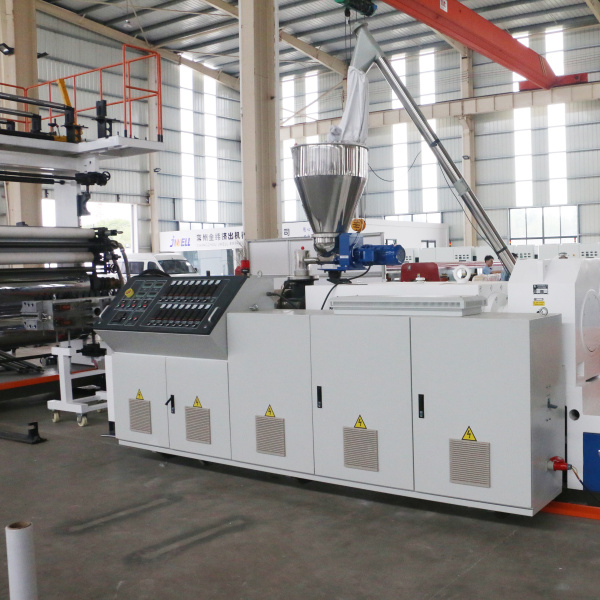 Objevování možností extruze nadrozměrných plastů