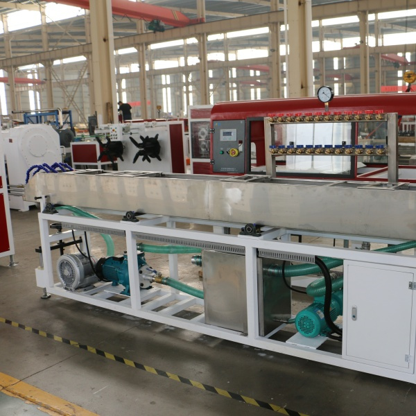 Maximalizace výkonu s pokročilými stroji na extruzi PVC profilů