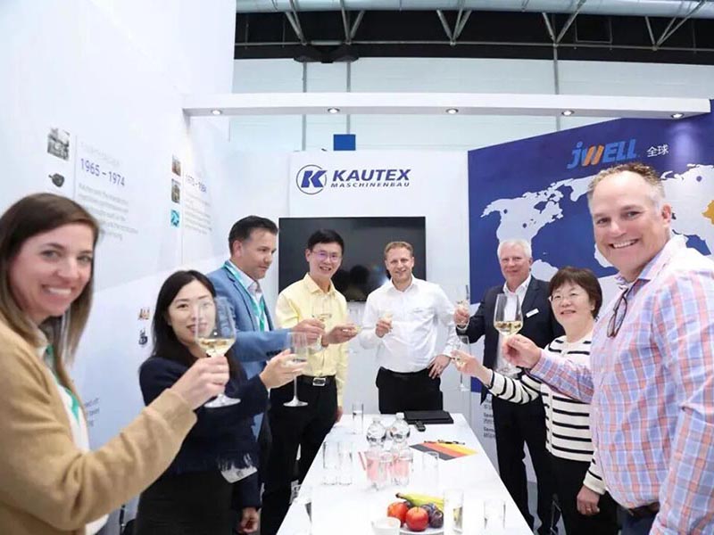 Kautex Germany si na veletrhu K2025 zajistil objednávku na KBB100D nové generace od zákazníků z USA